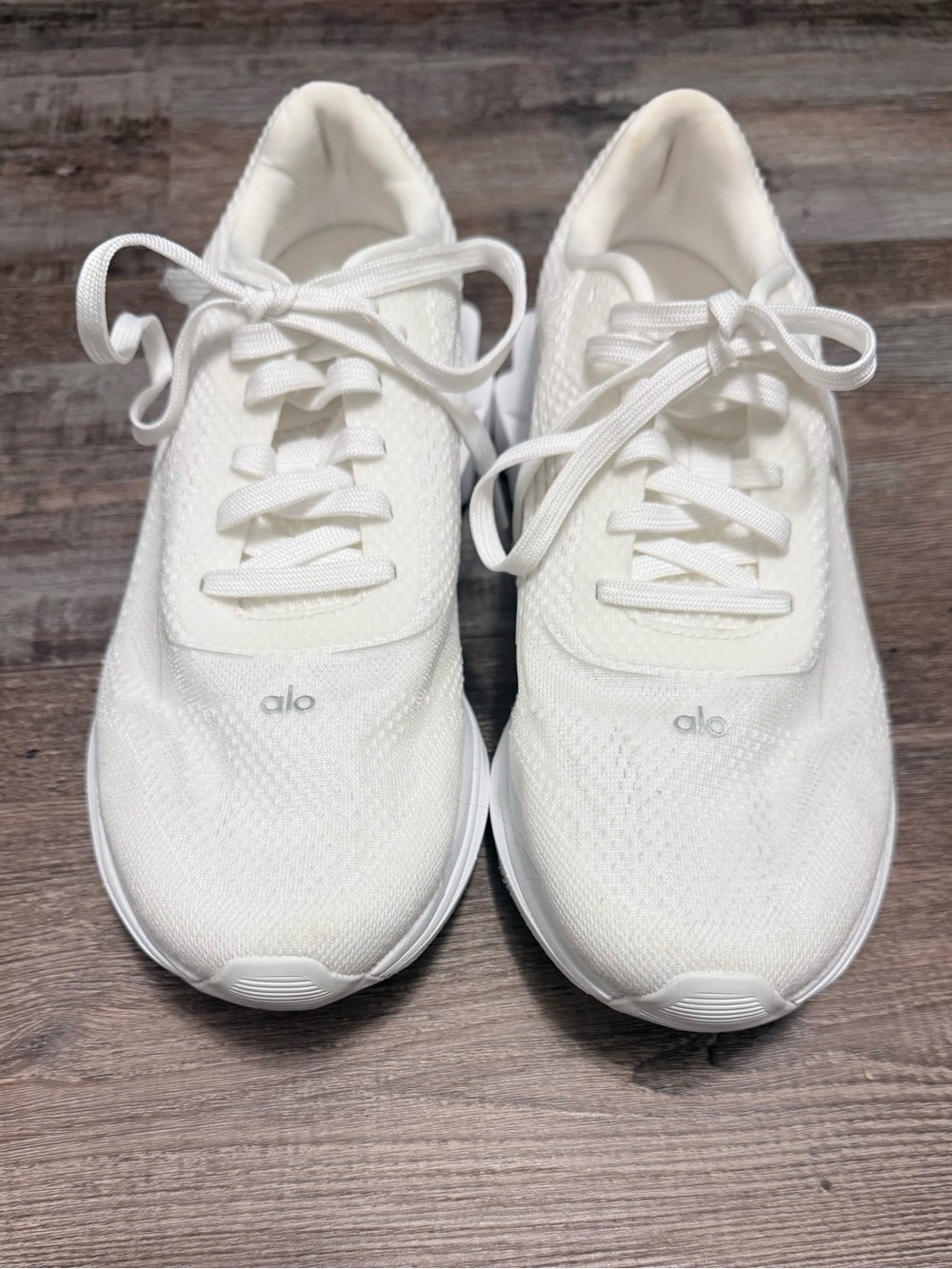 ALO Yoga Women’s White Knit Lace-Up Athletic Runner Sneakers Size 8
